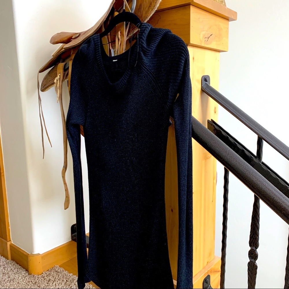 Lulu black top layer workout or all day